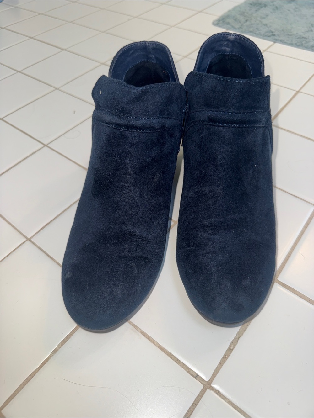 Women’s Croft and Barrow Navy Suede Slip-On Casual Shoes